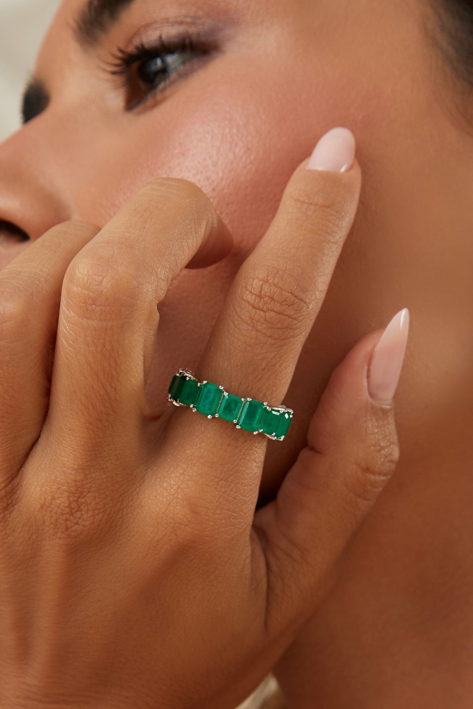 Anel Fusion Esmeralda – Luxo Verde Intenso