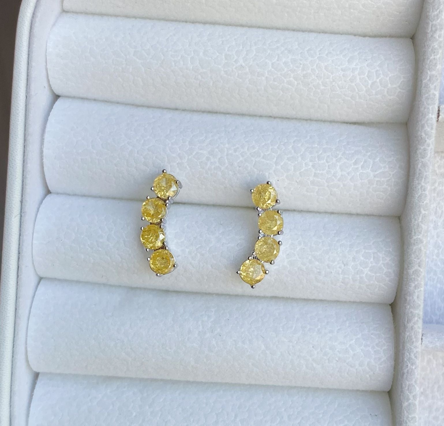 Ear Cuff Citrino Iced – Brilho Moderno Impactante